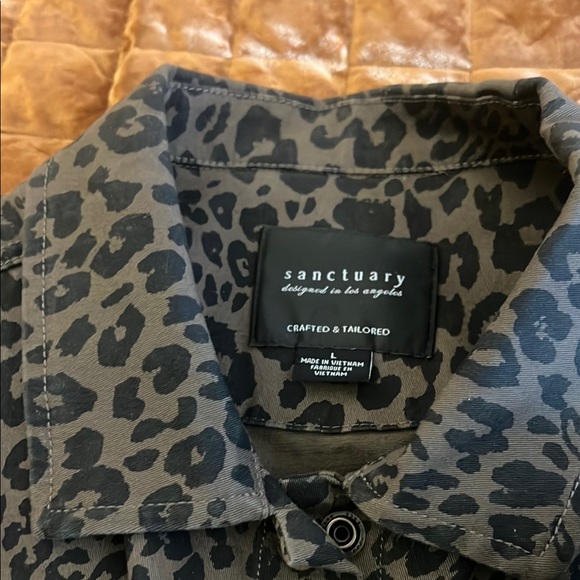 ✨3/$20 Sanctuary Utility Jacket Black and Gray Animal Print - Picture 4 of 4